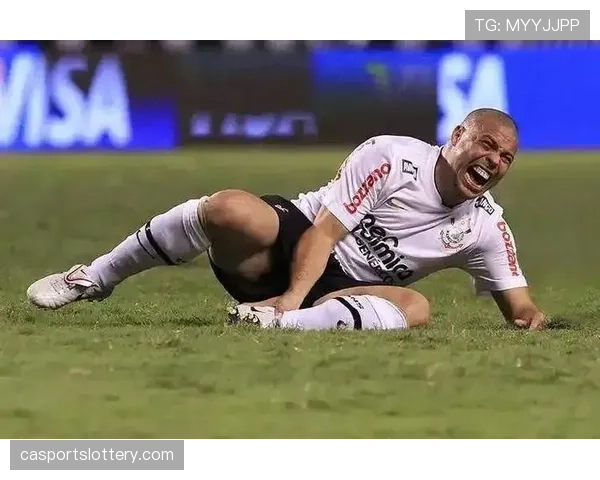 看台出现“只有一个罗纳尔多”的标语，致敬巴西传奇